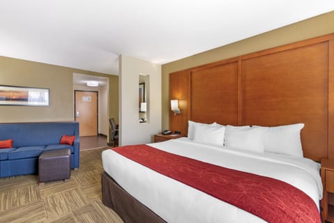 Suite, Non Smoking | Premium bedding, pillowtop beds, in-room safe, desk