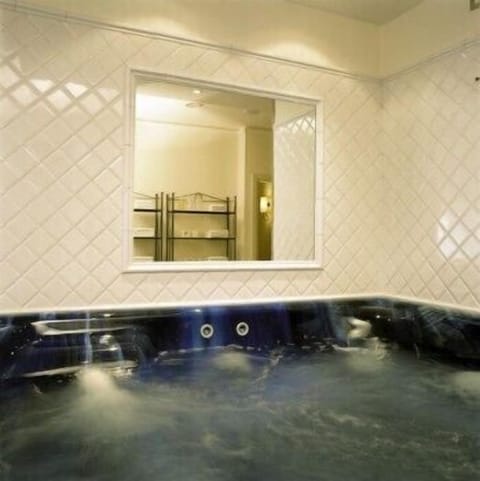 Indoor spa tub