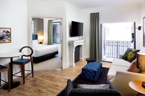 Andaz Suite | Egyptian cotton sheets, premium bedding, pillowtop beds