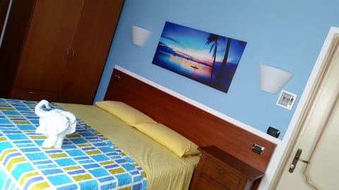 Standard Room | Desk, cribs/infant beds, free WiFi, bed sheets