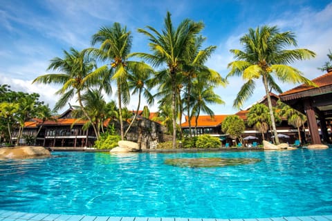 Indoor pool, 2 outdoor pools