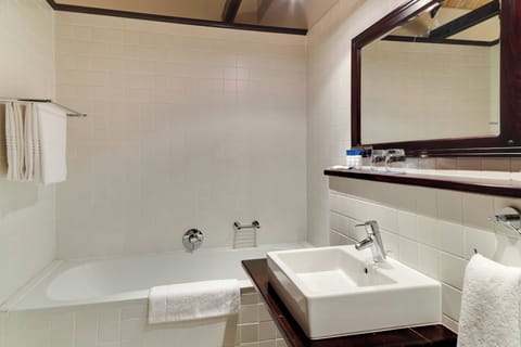 Loft, 1 Bedroom, Smoking, Garden View | Bathroom | Free toiletries, hair dryer, bidet, towels