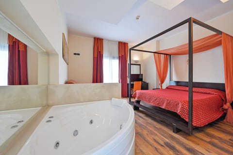 Junior Suite | Premium bedding, in-room safe, desk, free WiFi