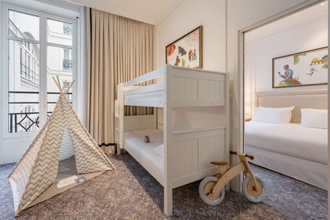 Family and Kids Suite | Hypo-allergenic bedding, pillowtop beds, minibar, in-room safe