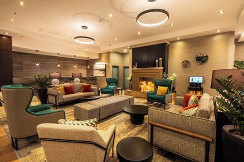 2 bars/lounges, sports bar