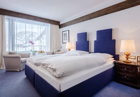 Double Room | Hypo-allergenic bedding, minibar, in-room safe, desk