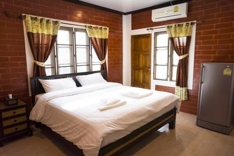 Double Room with Balcony | In-room safe, iron/ironing board, free WiFi, bed sheets