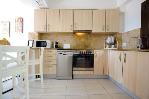 Apartment, 2 Bedrooms, Terrace (Remolars 5) | Private kitchen | Fridge, microwave, oven, stovetop