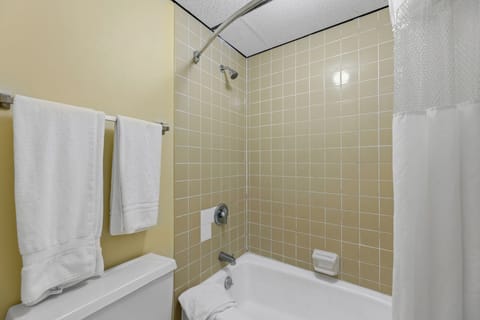 Basic Room, 2 Queen Beds | Bathroom | Combined shower/tub, towels