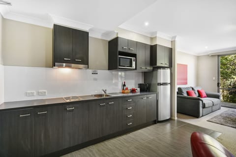 Deluxe One Bedroom Spa Apartment | Private kitchen | Fridge, coffee/tea maker, electric kettle