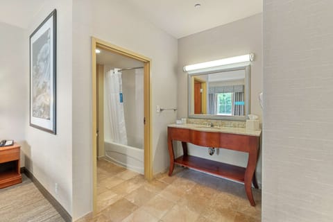 Studio Suite, 1 King Bed, Non Smoking | Bathroom | Free toiletries, hair dryer, towels, soap