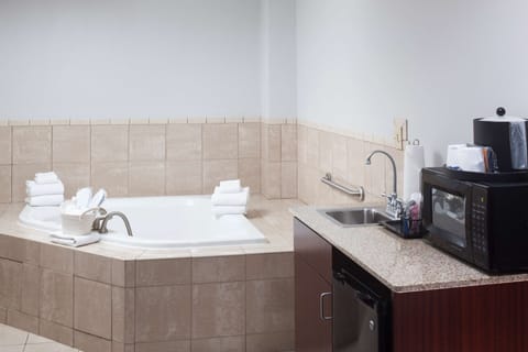 One king studio whirlpl ns | Bathroom | Hair dryer, towels