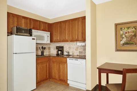 Full-size fridge, microwave, stovetop, dishwasher