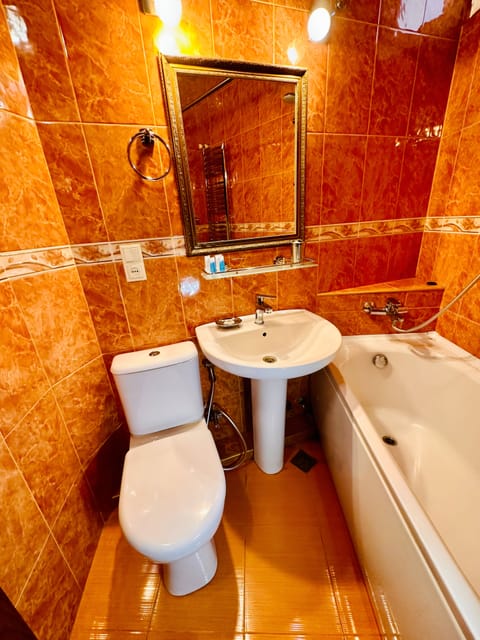 Suite, Balcony | Bathroom | Bathtub, deep soaking tub, eco-friendly toiletries, hair dryer