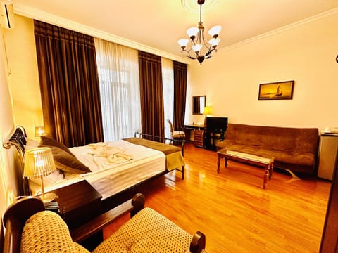 Standard Double Room | Premium bedding, minibar, in-room safe, desk