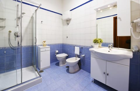 Basic Double or Twin Room | Bathroom | Shower, free toiletries, hair dryer, bidet