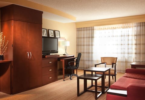 Executive Suite, 1 King Bed with Sofa bed | Premium bedding, down comforters, pillowtop beds, in-room safe