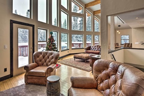 Luxury Chalet | Living area | Flat-screen TV