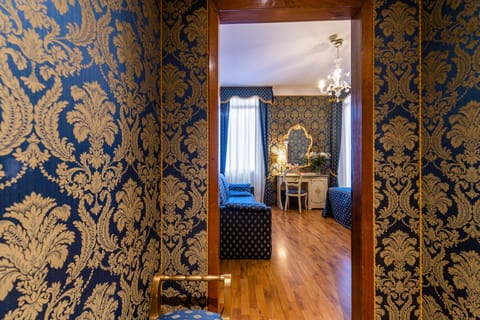 Deluxe Double Room, Canal View and Balcony (1st and 2nd floor) | Living area | Flat-screen TV