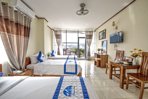 Deluxe Triple Room | 1 bedroom, premium bedding, minibar, in-room safe