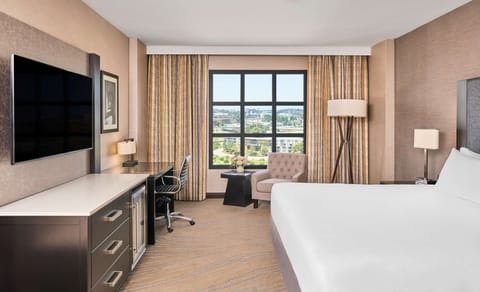 Room, 1 King Bed, City View | Hypo-allergenic bedding, pillowtop beds, in-room safe, desk