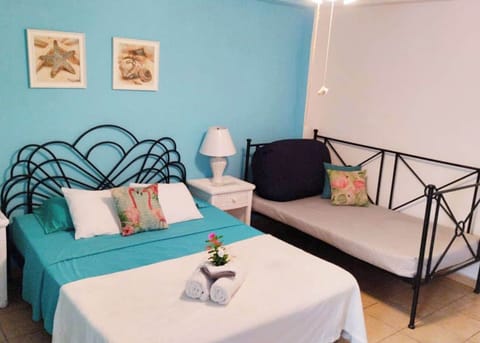 Room, 1 Queen Bed | Individually decorated, individually furnished, rollaway beds, free WiFi