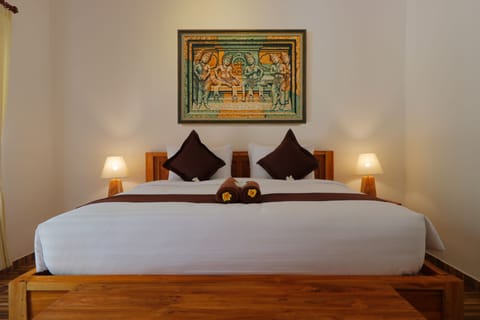 Deluxe Villa, 1 King Bed, Smoking, Pool View | Minibar, in-room safe, desk, rollaway beds