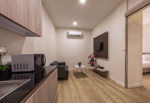 1 Bedroom, No Windows | Private kitchenette | Fridge, electric kettle