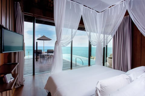 Ocean Front Pool Villa | Premium bedding, Select Comfort beds, minibar, in-room safe