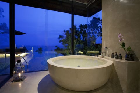 Scenic Ocean View Pool Villa | Bathroom | Separate tub and shower, deep soaking tub, free toiletries, hair dryer