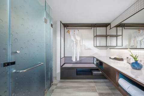 Satya Suite Balcony Church View | Bathroom | Shower, rainfall showerhead, free toiletries, hair dryer