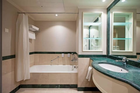 Family Room (Four | Superior) | Bathroom | Eco-friendly toiletries, hair dryer, towels, soap