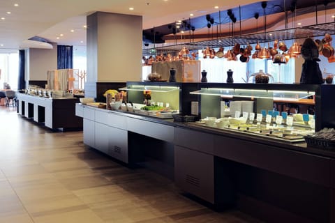 Daily buffet breakfast (EUR 21 per person)