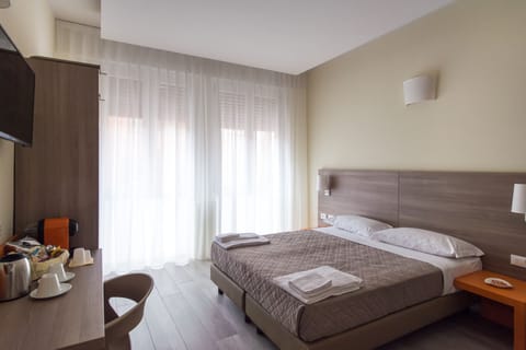 Minibar, in-room safe, desk, iron/ironing board