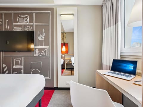 Standard Double Room, 1 Double Bed | In-room safe, desk, soundproofing, iron/ironing board