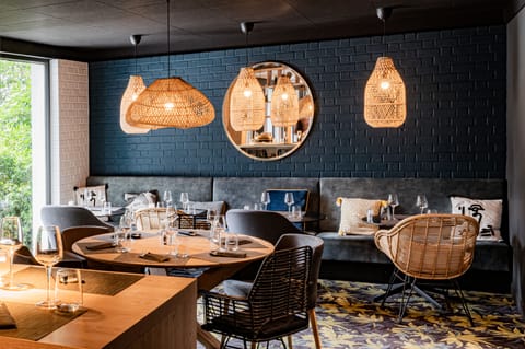 Breakfast, lunch, dinner served; French cuisine 