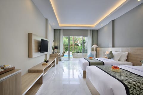 Deluxe Room Pool Access (with Daily Afternoon Tea) | Minibar, in-room safe, desk, soundproofing