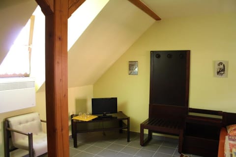 Classic Triple Room, Multiple Beds (Pavlac 2) | Free WiFi, bed sheets