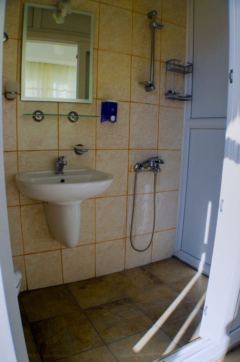 Standard Single Room | Bathroom | Shower, free toiletries, hair dryer, slippers