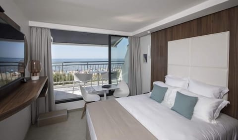 Double Room, Balcony, Sea View | Premium bedding, minibar, in-room safe, blackout drapes