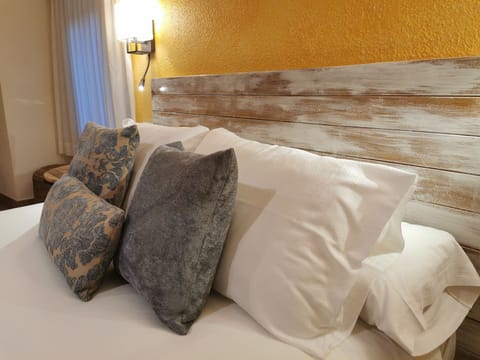 Double or Twin Room (Sant Joan) | Down comforters, minibar, in-room safe, desk