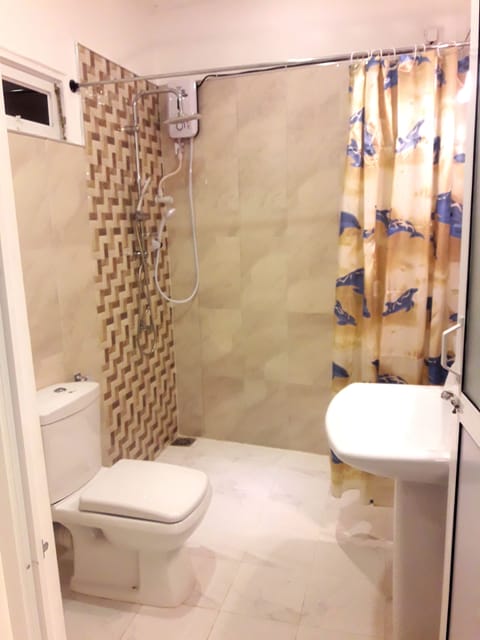 Luxury Double Room, 1 Queen Bed, Private Bathroom, Lagoon View | Bathroom | Shower, free toiletries, hair dryer, bidet