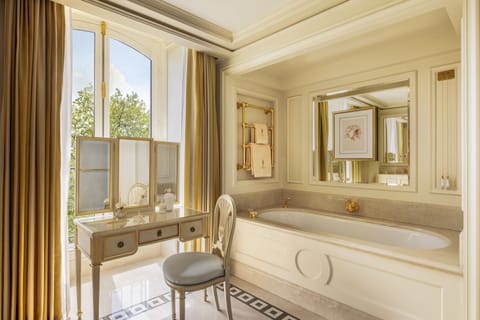 Executive Suite | Bathroom | Designer toiletries, hair dryer, bathrobes, towels