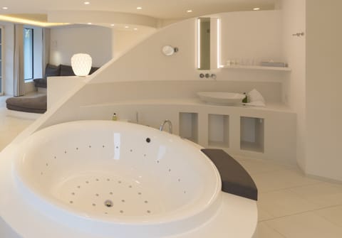 Superior Suite, Jetted Tub, Hill View (Suite Inflagranti) | Jetted tub
