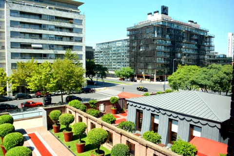 Luxury Apartment, Park View | Garden view