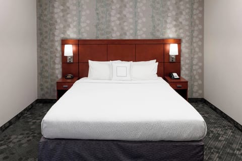 Premium bedding, in-room safe, desk, laptop workspace