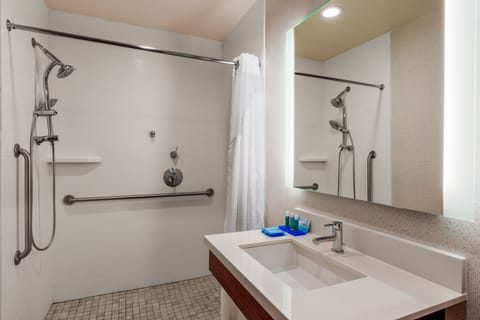 Separate tub and shower, towels