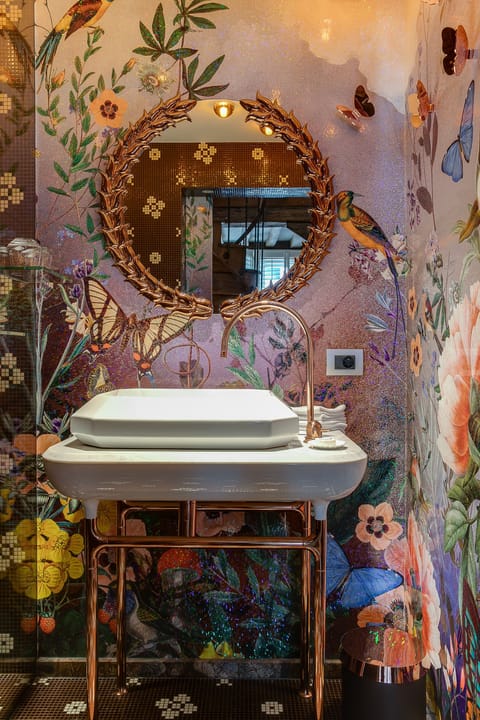 Deluxe Double Room | Bathroom | Combined shower/tub, designer toiletries, hair dryer, bathrobes