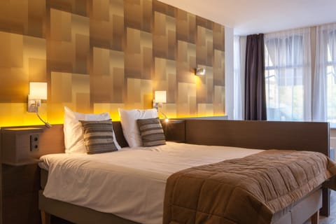 In-room safe, individually decorated, individually furnished, desk