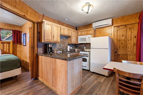 Tamarack trout bungalow | Private kitchen | Fridge, microwave, oven, stovetop